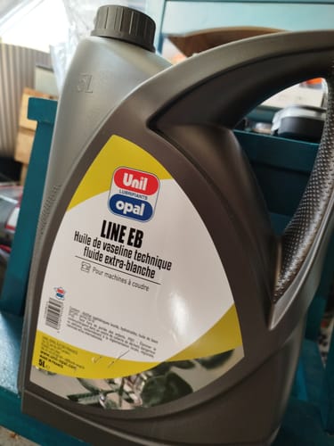 Line A. review of Huile machine à coudre  Vaseline EB15 5 litres image 1 out of 1