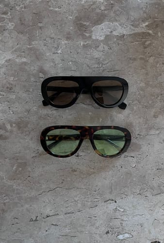 Customer photo review of Óculos Milano