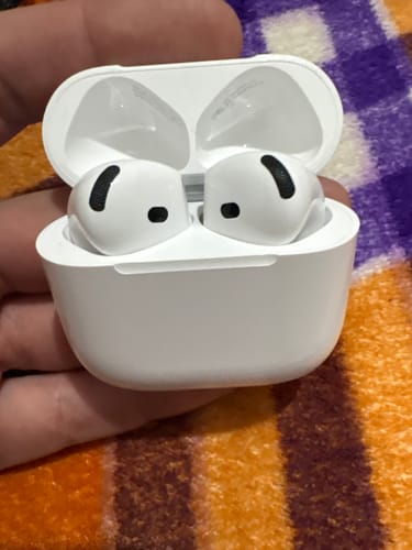 Customer photo review of Airpods 4ta Generacion