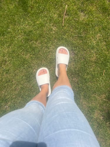 Customer photo review of HappyFlops