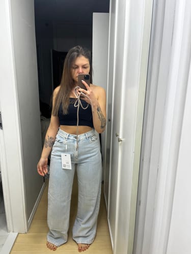 Amanda T. review of Calça Jeans Wide Leg Buriti Azul Claro image 1 out of 1