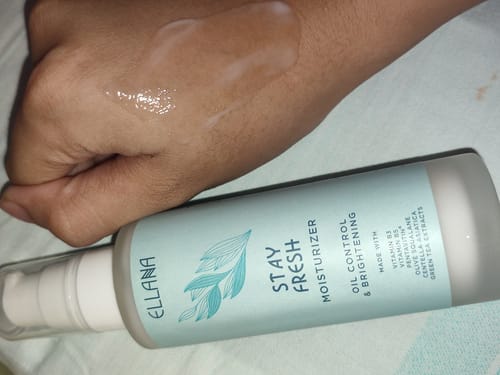 Customer photo review of Stay Fresh Moisturizer Controls Oil and Brightens