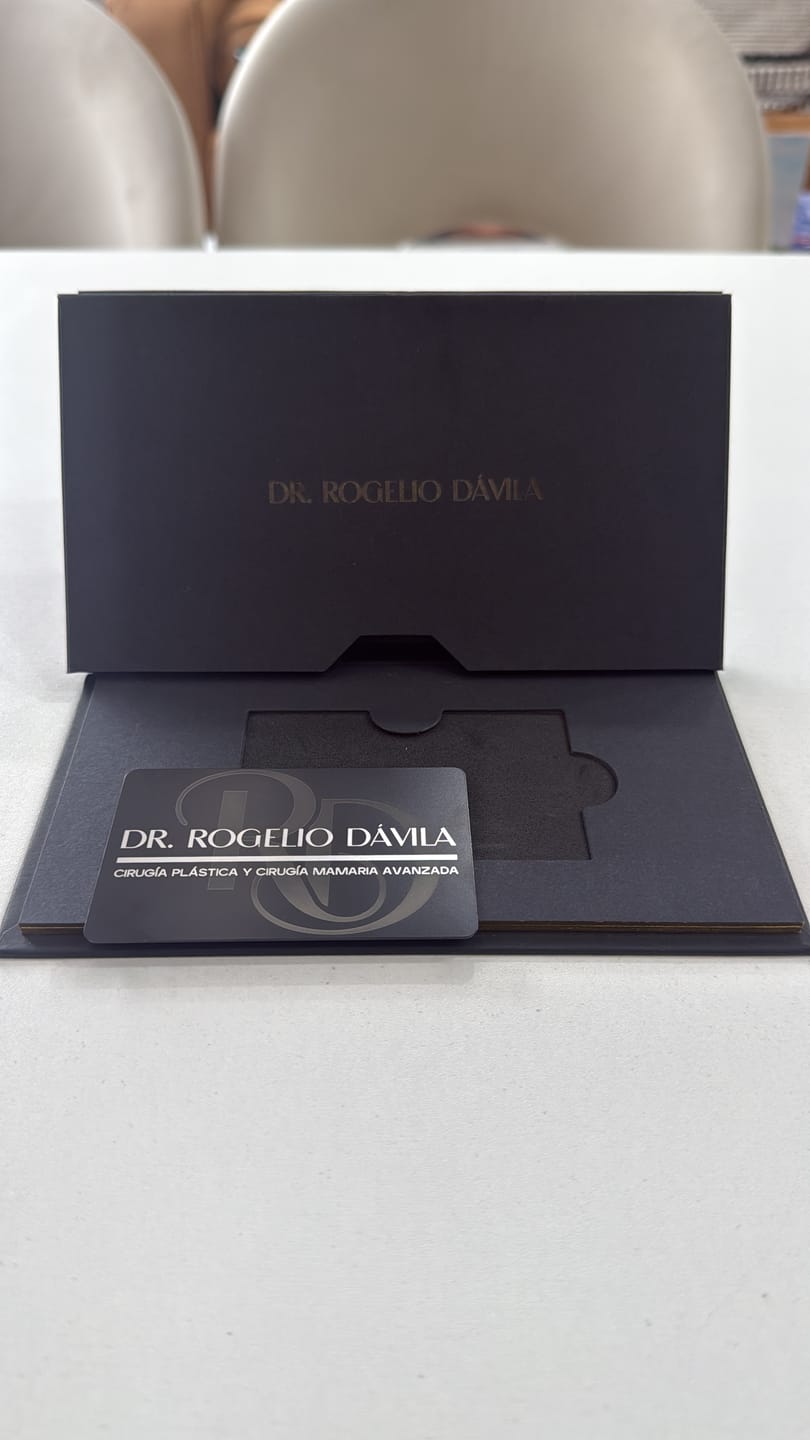 Customer photo review of Tarjeta de Metal Personalizada