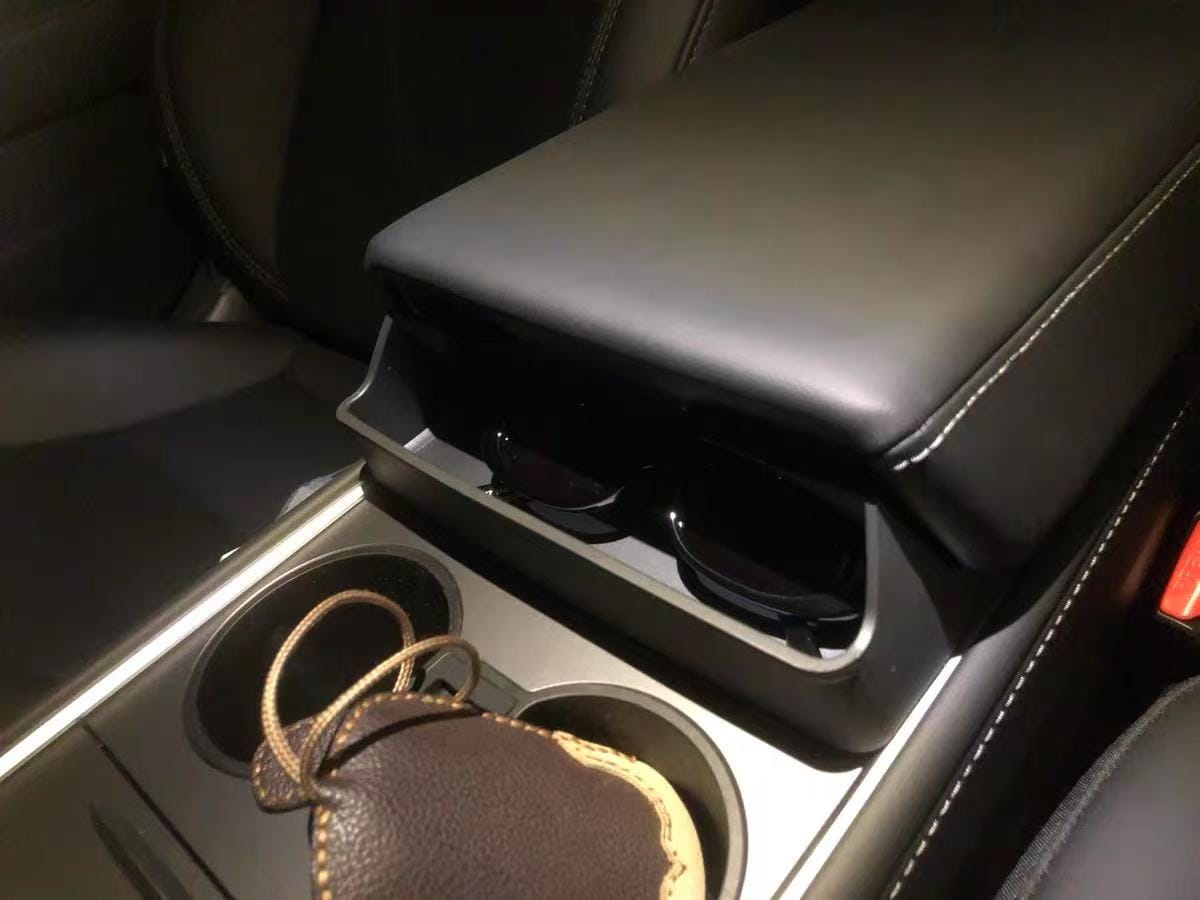 Customer photo review of US STOCK Armrest Box Silicone Sunglasses Holder For Model 3/Y 2020-2024