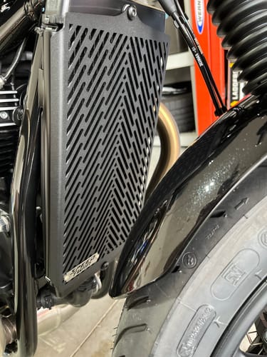 Customer photo review of Triumph Radiator Guard - 2016+ Triumph Speed Twin, Thruxton R / 1200, Bonneville T100, T120, Street Twin / Cup / Scrambler