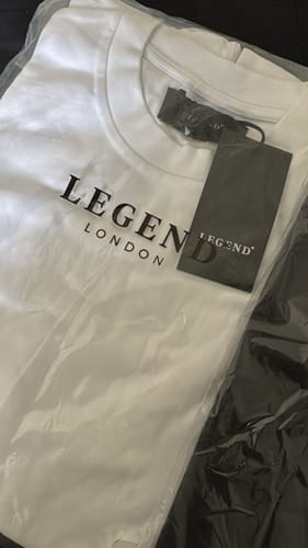 Customer photo review of PREMIUM BASICS T-SHIRT LEGEND LONDON