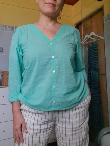 Avis photo d'un client sur Blouse Flora - broderie vert néon