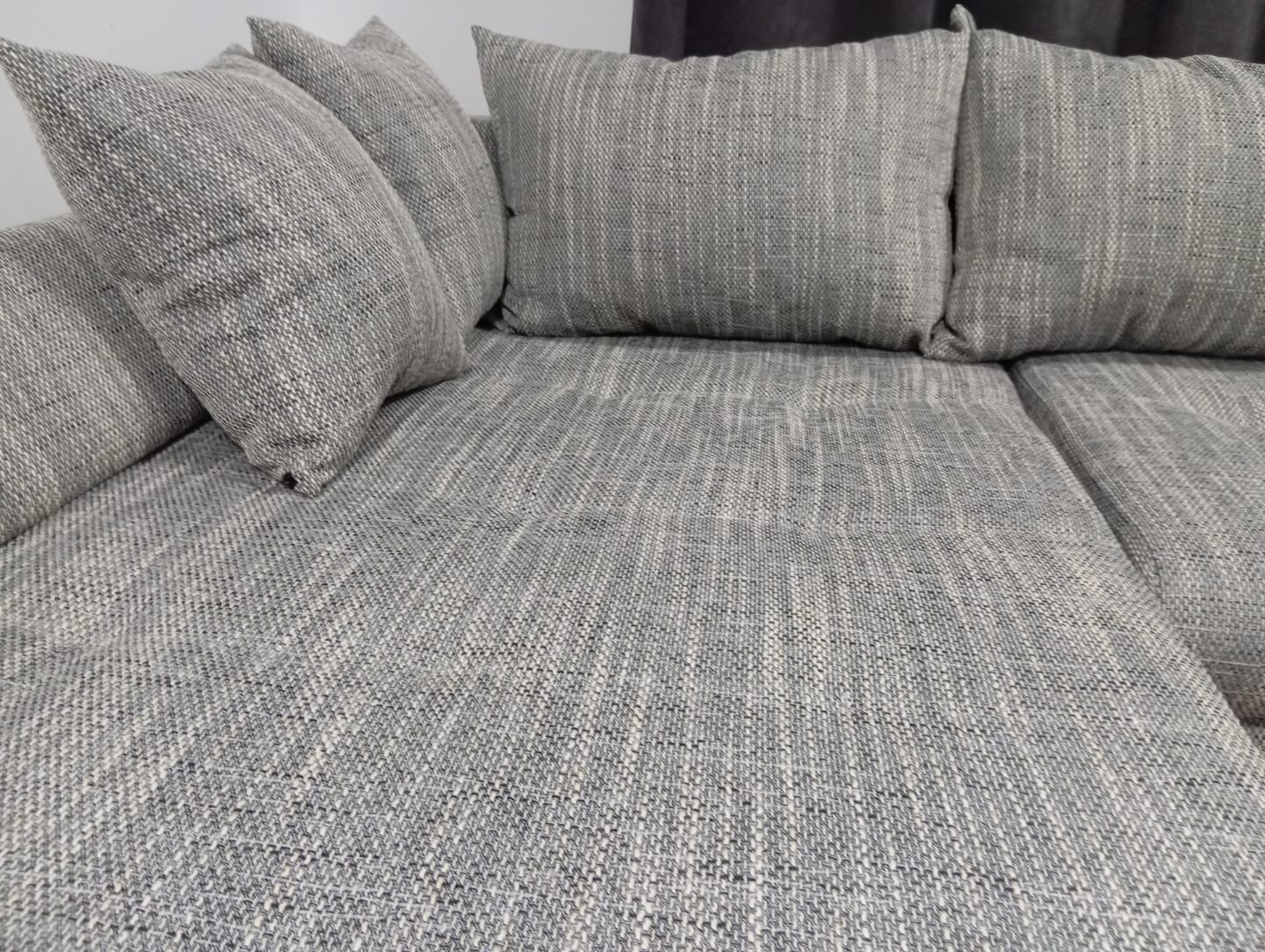 Customer photo review of Colțar extensibil dumonde cu ladă de depozitare si sezut confortabil din spuma HR, Loana U Grafit 355x185 cm