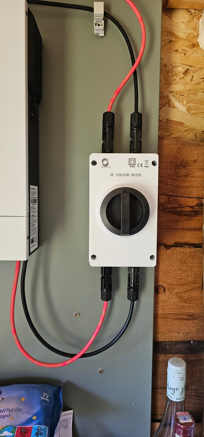 Customer photo review of Intrerupator panouri fotovoltaice izolator cu conector solar DC 1000V 32A
