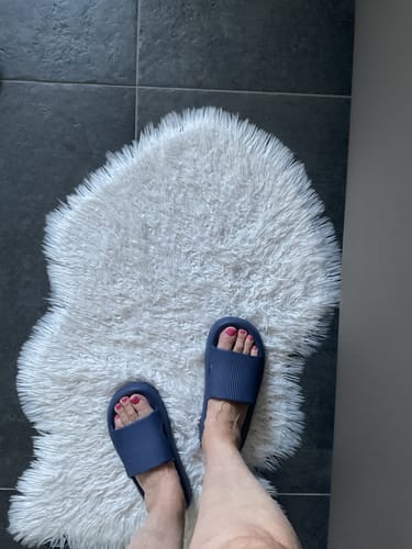 Customer photo review of HappyFlops
