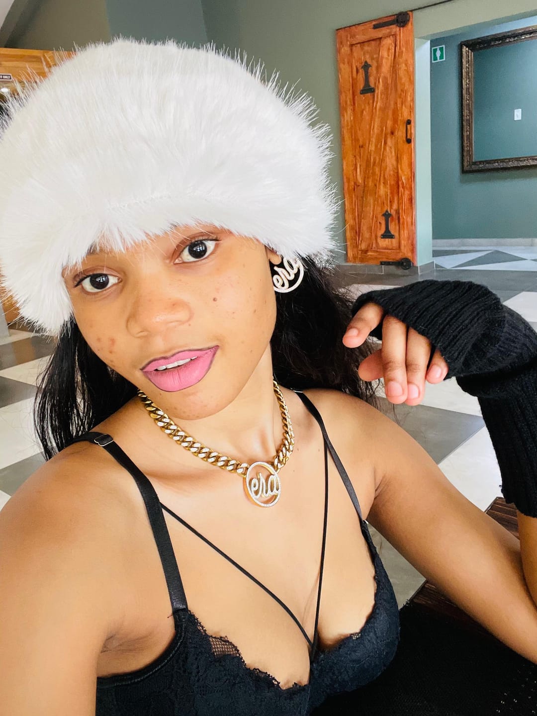 Customer photo review of Era Luxe Gold Choker