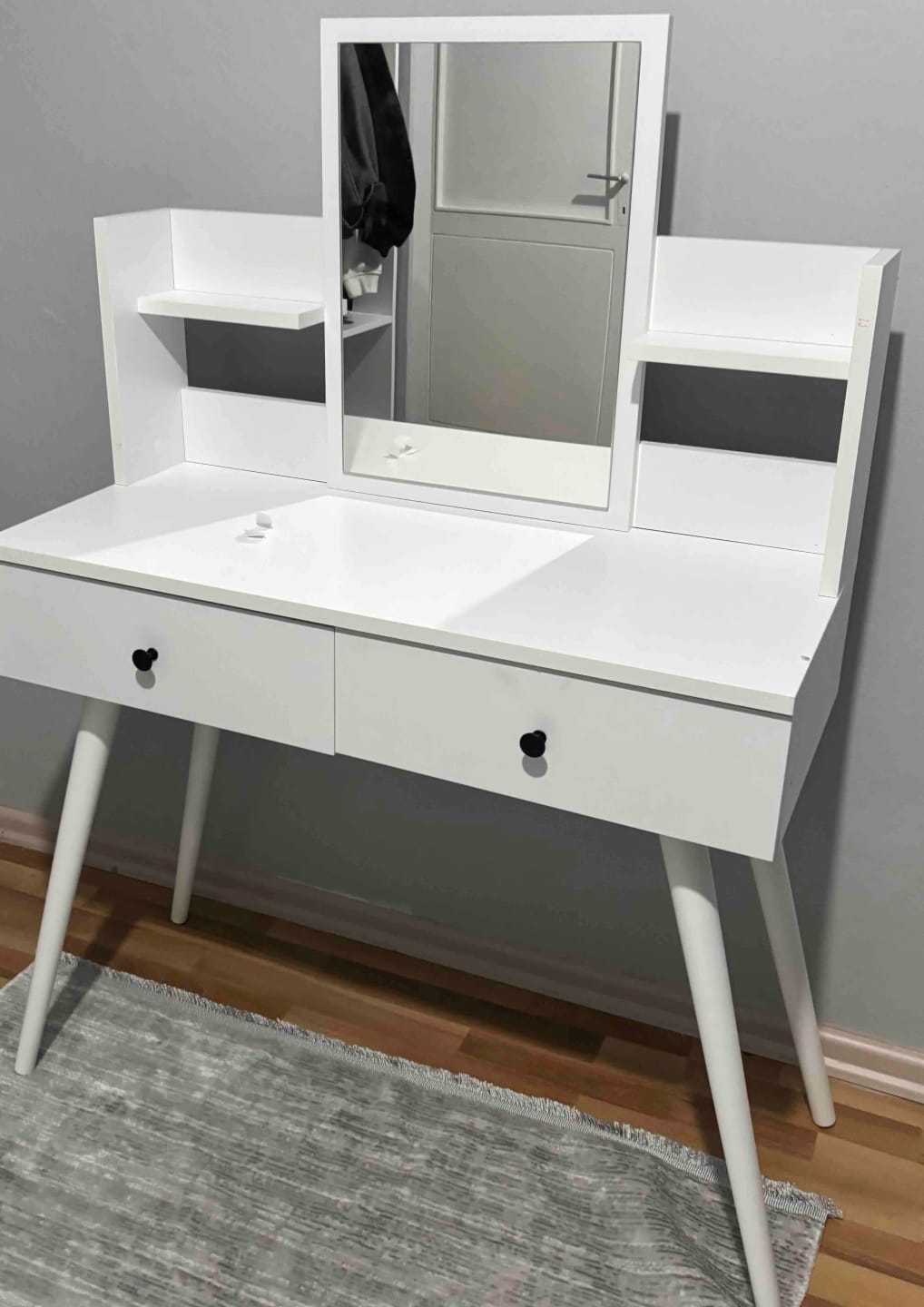 Customer photo review of Rani BJ102 Makyaj Tuvalet Masası 2 Çekmeceli Raflı Aynalı Takı Düzenleyici Beyaz