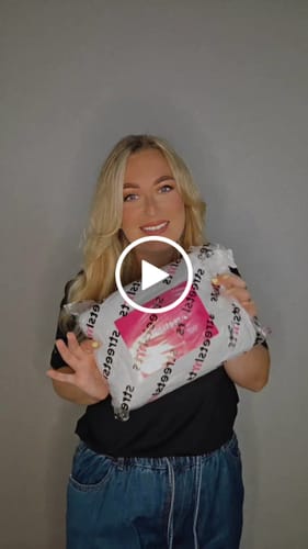 Customer video review of Women's fitted t-shirt