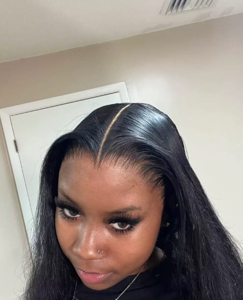 Customer photo review of MORE FACE 13x6 Lace Frontal Wig Preplucked Straight Human Hair Wigs With Baby Hair