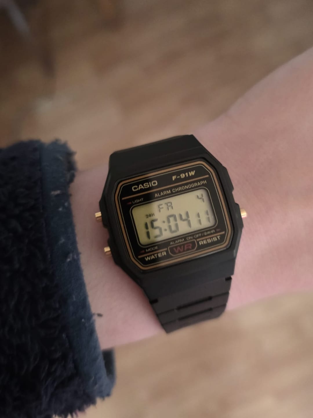 Customer photo review of Reloj Casio Vintage F-91WG-9SDF Clásico Líneas Amarillas