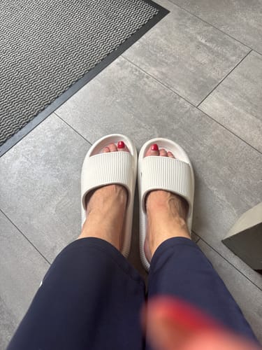 Customer photo review of HappyFlops