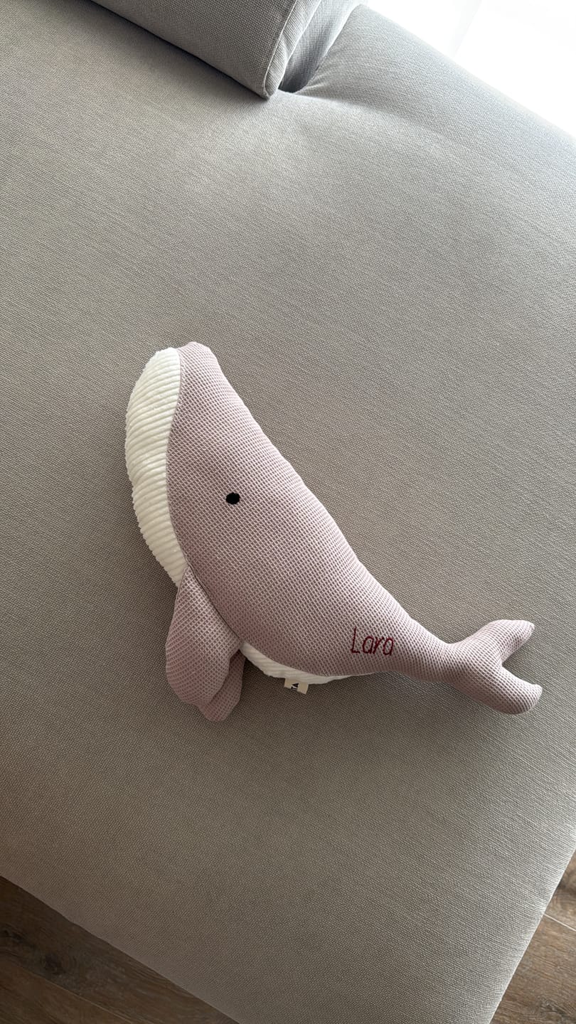 Customer photo review of Peluche Ballena Susi - ROSA
