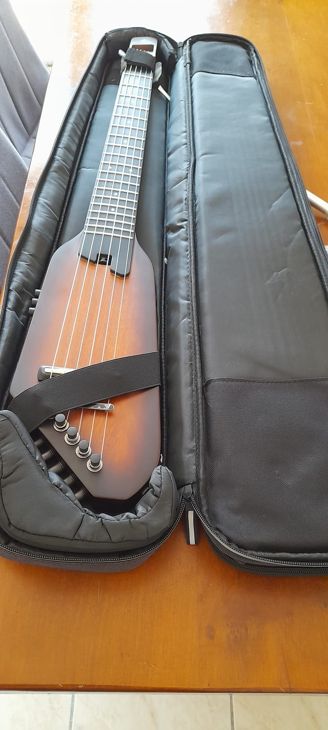 Customer photo review of Guitare de voyage classique sans tête à cordes en nylon acoustique-électrique Donner HUSH™ C