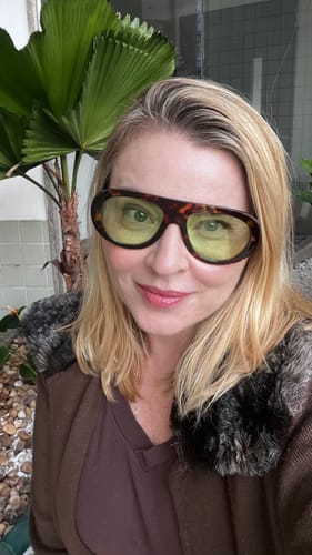 Customer photo review of Óculos Milano