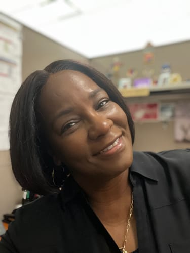 Customer photo review of CurlyMe Pre Bleached Straight Glueless Bob Wig Pre Cut 7x5 HD Lace Wear Go Wig