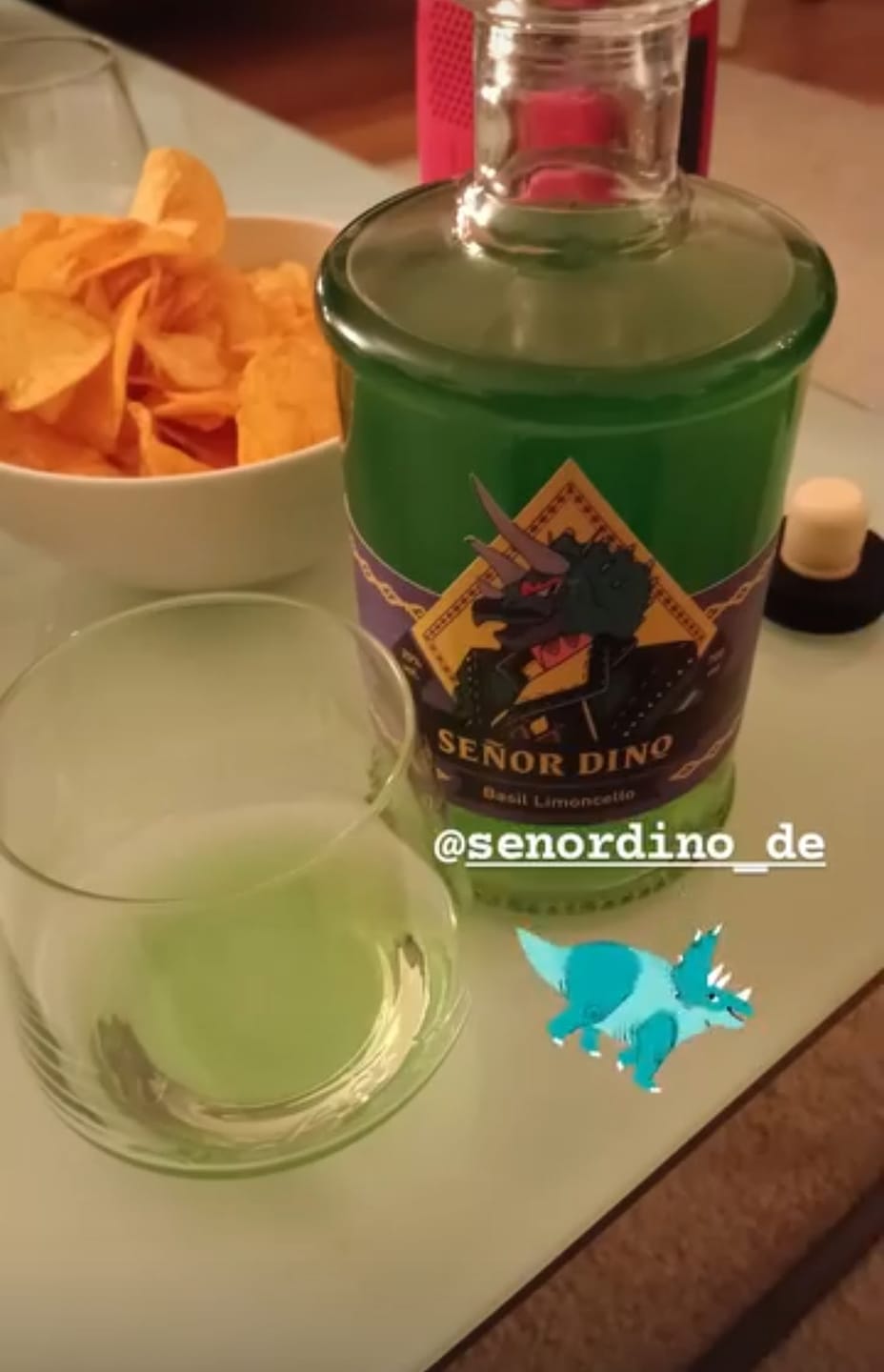Customer photo review of Señor Dino – Basilikum Limoncello (700 ml)