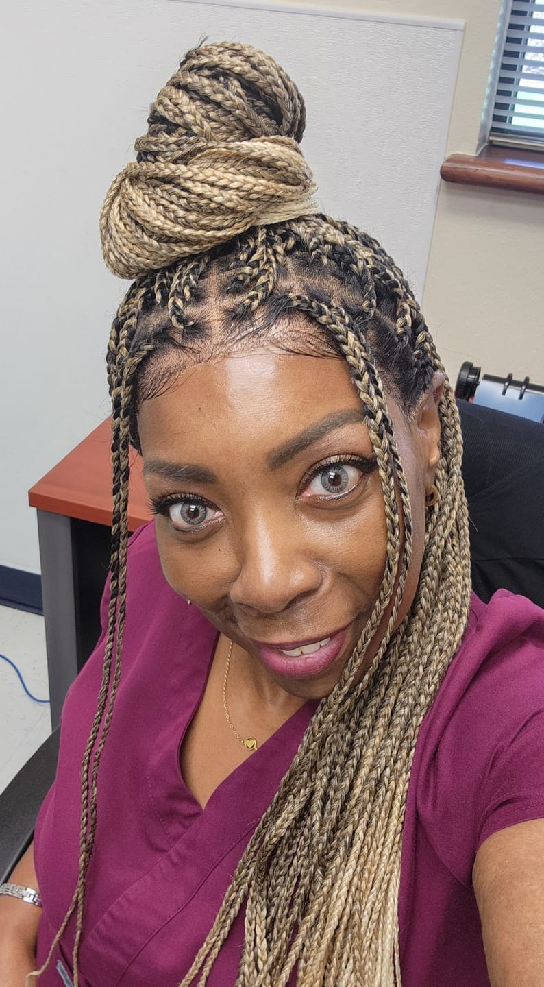 Customer photo review of Swiss HD Full Lace Knotless Box Braided Wig