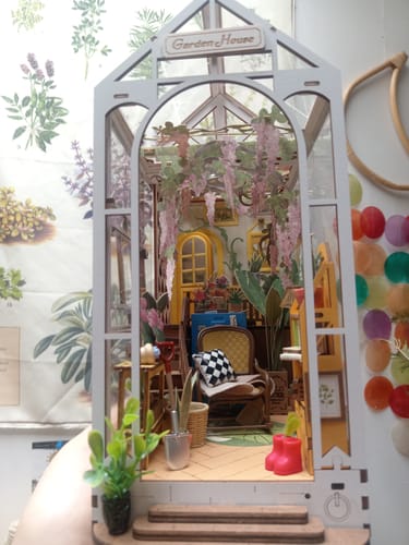 Customer photo review of Rolife Booknook & Wonderland - Separador de Libros Garden House