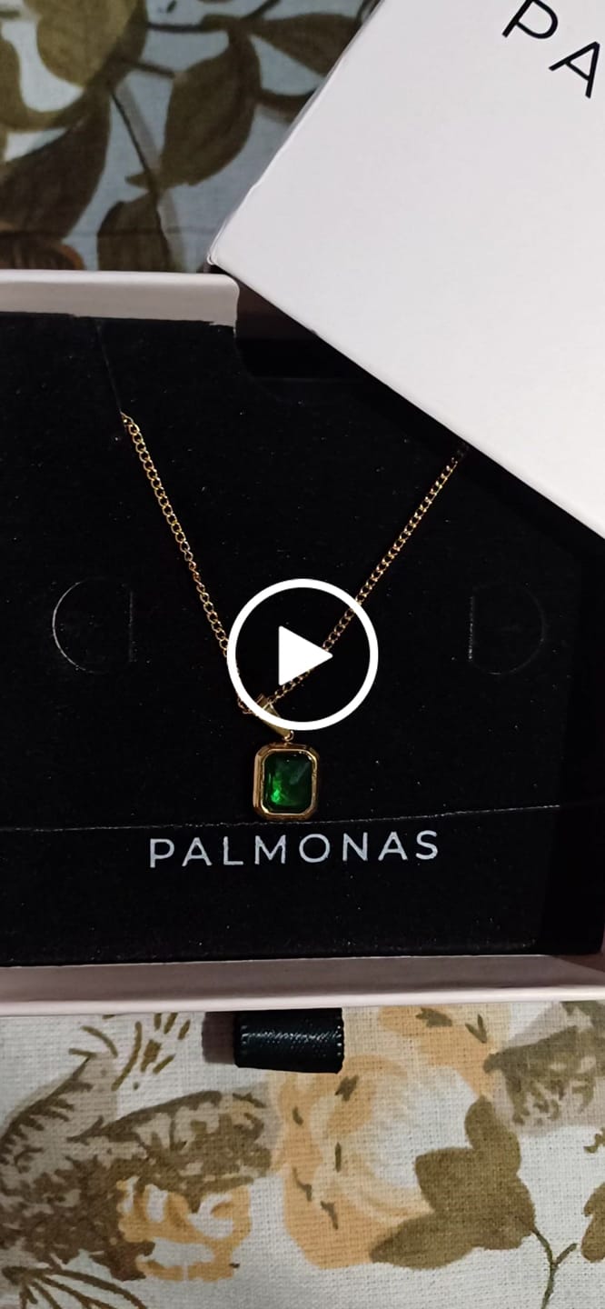 Customer video review of Everyday Exquisite Green Stone Gold Necklace