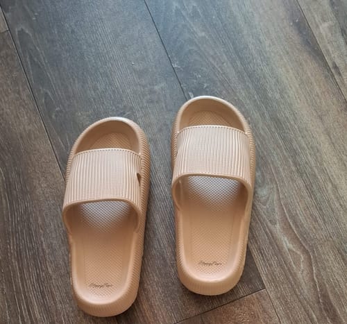 Customer photo review of HappyFlops