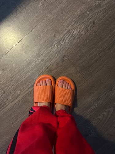 Customer photo review of HappyFlops
