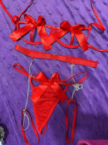 Customer photo review of Red Floral Lace Garter Lingerie Set With Choker Women Intimates 2022 Underwire Bra And Thongs Ladies Underwear Set