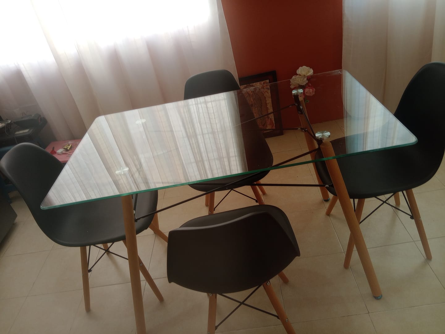 Customer photo review of Comedor Mesa Rectangular T5 + 4 Sillas Oslo
