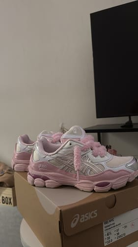 Customer photo review of ASICS Gel-NYC Kicki Yang Zhang Rose Crème Pure Argenté