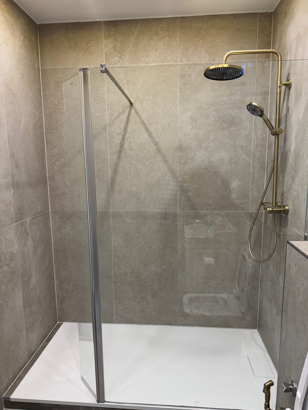 Customer photo review of SONNI Walk In Dusche Duschabtrennung Duschwand Nano Beschichtung Klarglas Mit 30cm schwenkbarer Seitenteil