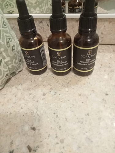 Customer photo review of Sieri Acido Ialuronico + Vitamina C + Bava di Lumaca - 3 al Prezzo di 1 (30ml per Siero)