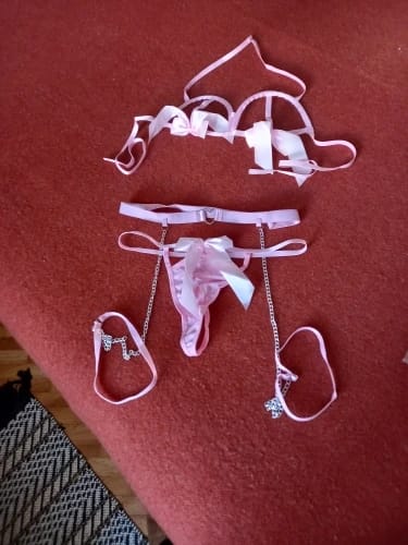 Customer photo review of Red Floral Lace Garter Lingerie Set With Choker Women Intimates 2022 Underwire Bra And Thongs Ladies Underwear Set