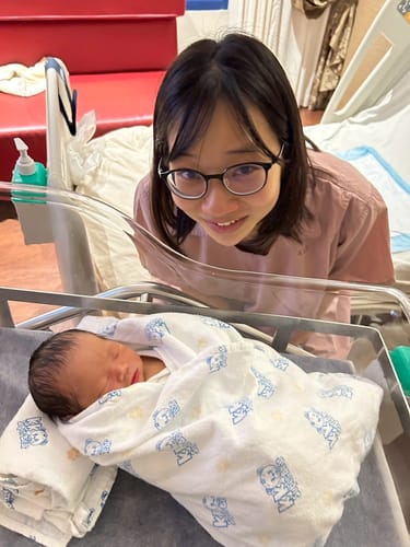 Customer photo review of Lovemère Buttery Nursing Cover