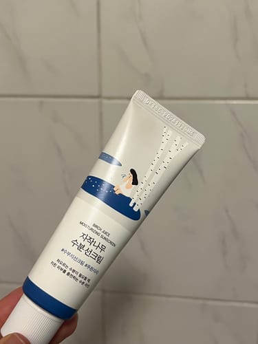 Customer photo review of Mitrinošs saules aizsargkrēms ar bērzu sulu Round Lab Birch Juice Moisturizing Sunscreen SPF50+ PA++++
