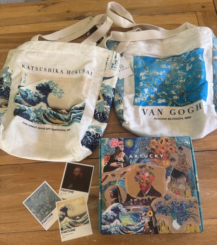 Customer photo review of The Great Wave off Kanagawa Omuz Çantası