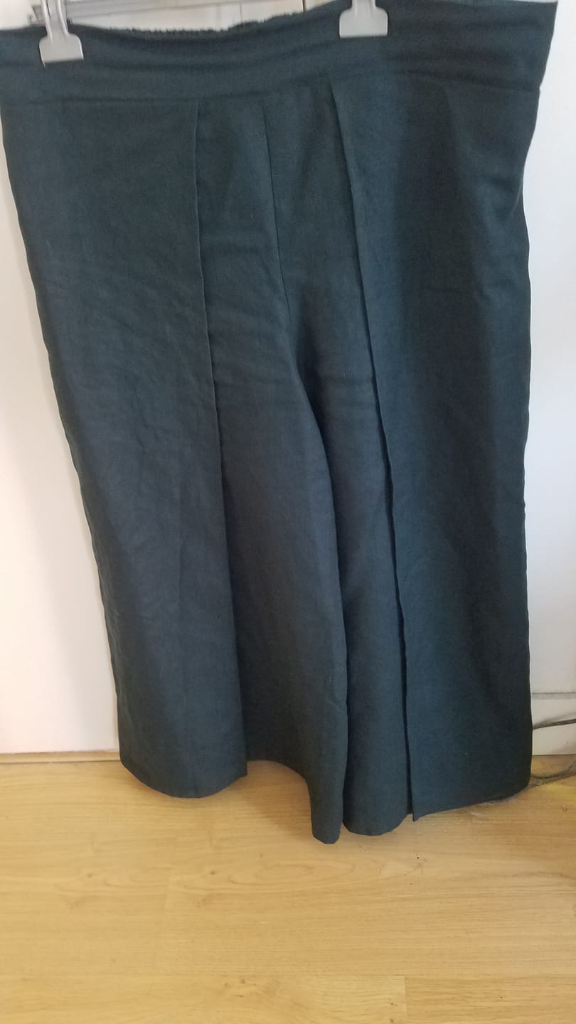 Customer photo review of Pantalon drapé Mathilde - lin vert émeraude