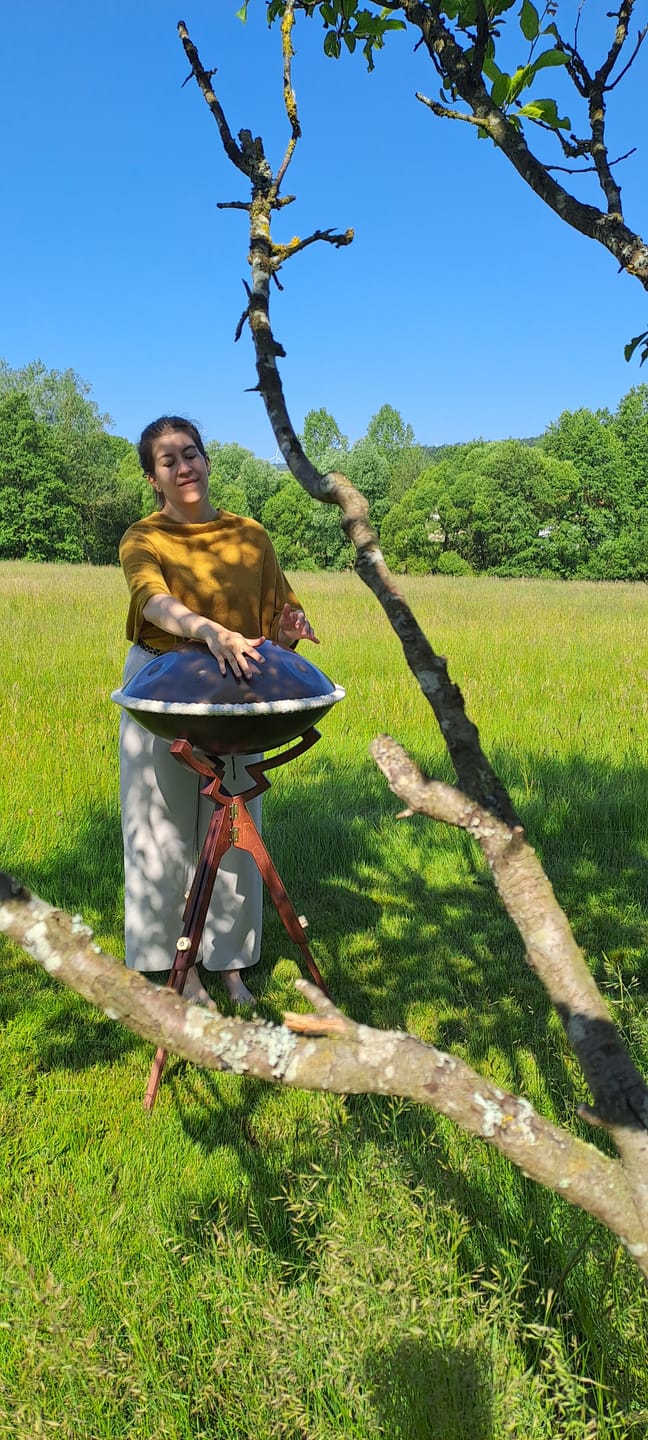 Customer photo review of Katanui Höhenverstellbarer Handpan-Ständer aus Holz | RAADINSTRUMENTS