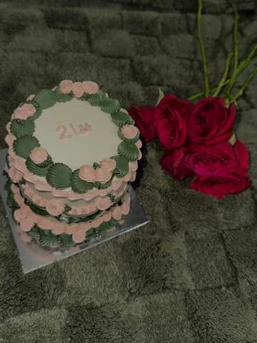 Customer photo review of mia mini cake