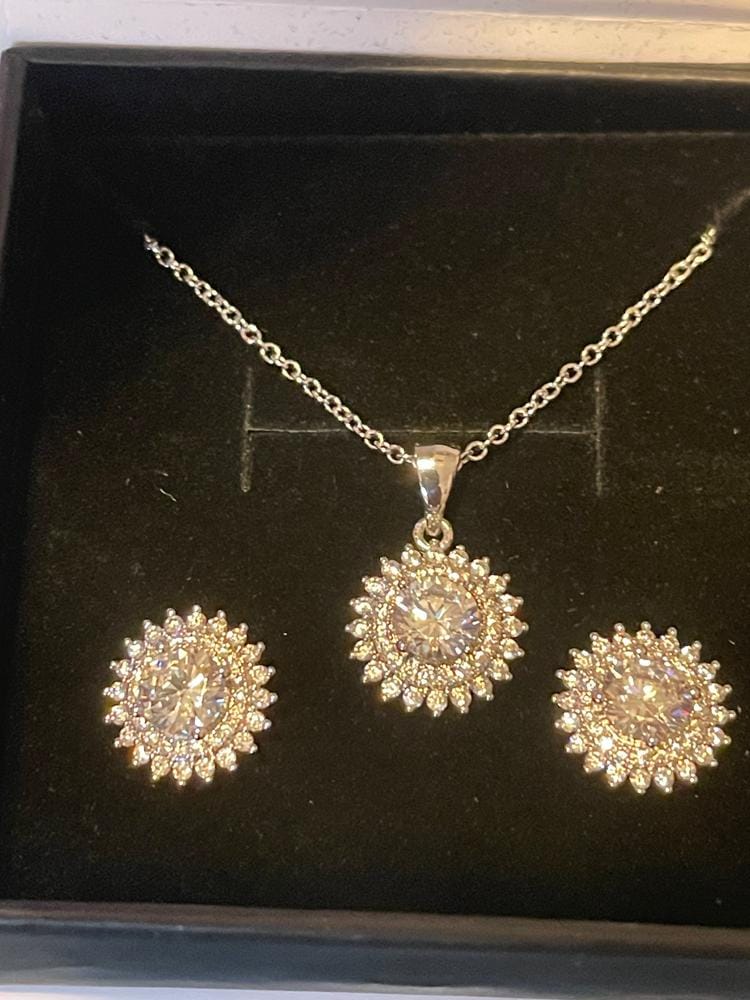 Customer photo review of Cordelia 18k White Gold Plated Silver Pendant Necklace with Simulated Diamond Crystals