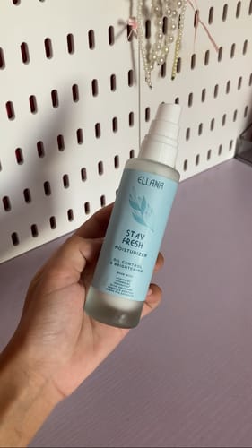 Customer photo review of Stay Fresh Moisturizer Controls Oil and Brightens