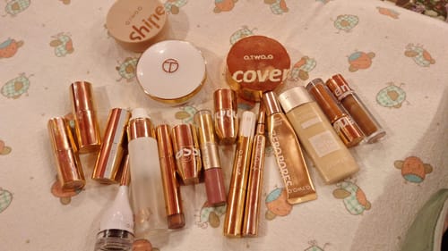 Customer photo review of O.TWO.O ULTRA STAY LOLEPOP LIPSTICK