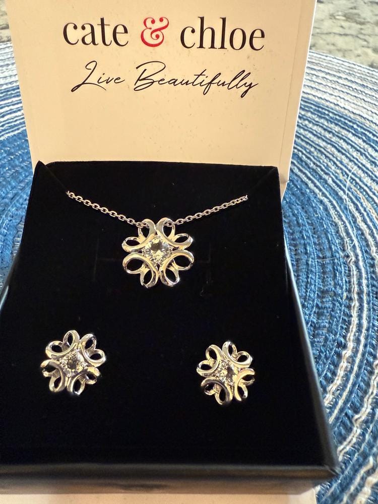 Customer photo review of Alexis 18k White Gold Plated Flower Pendant Necklace with Swarovski Crystal