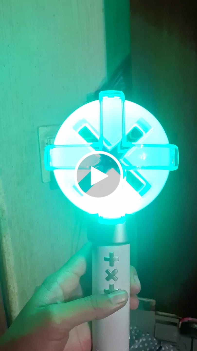 Customer video review of TXT - OFFICIAL LIGHT STICK VER.2