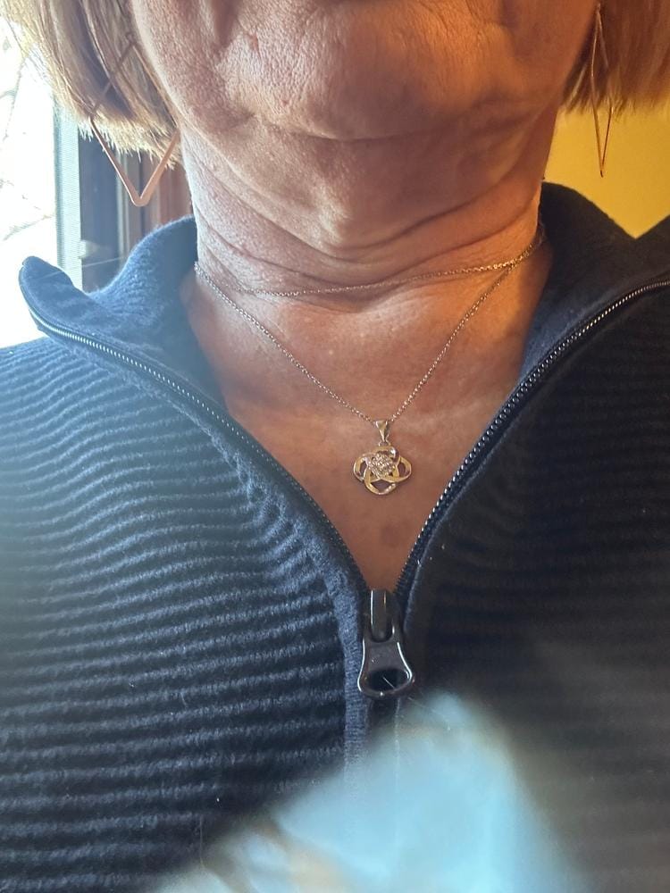 Customer photo review of Nyssa 18k White Gold Plated Flower Pendant Necklace with Swarovski Crystals & Heartfelt Message for Daughter