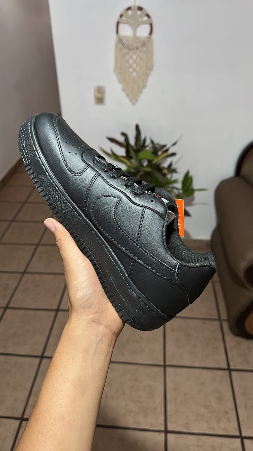 Customer photo review of Tenis 270 Negro Total