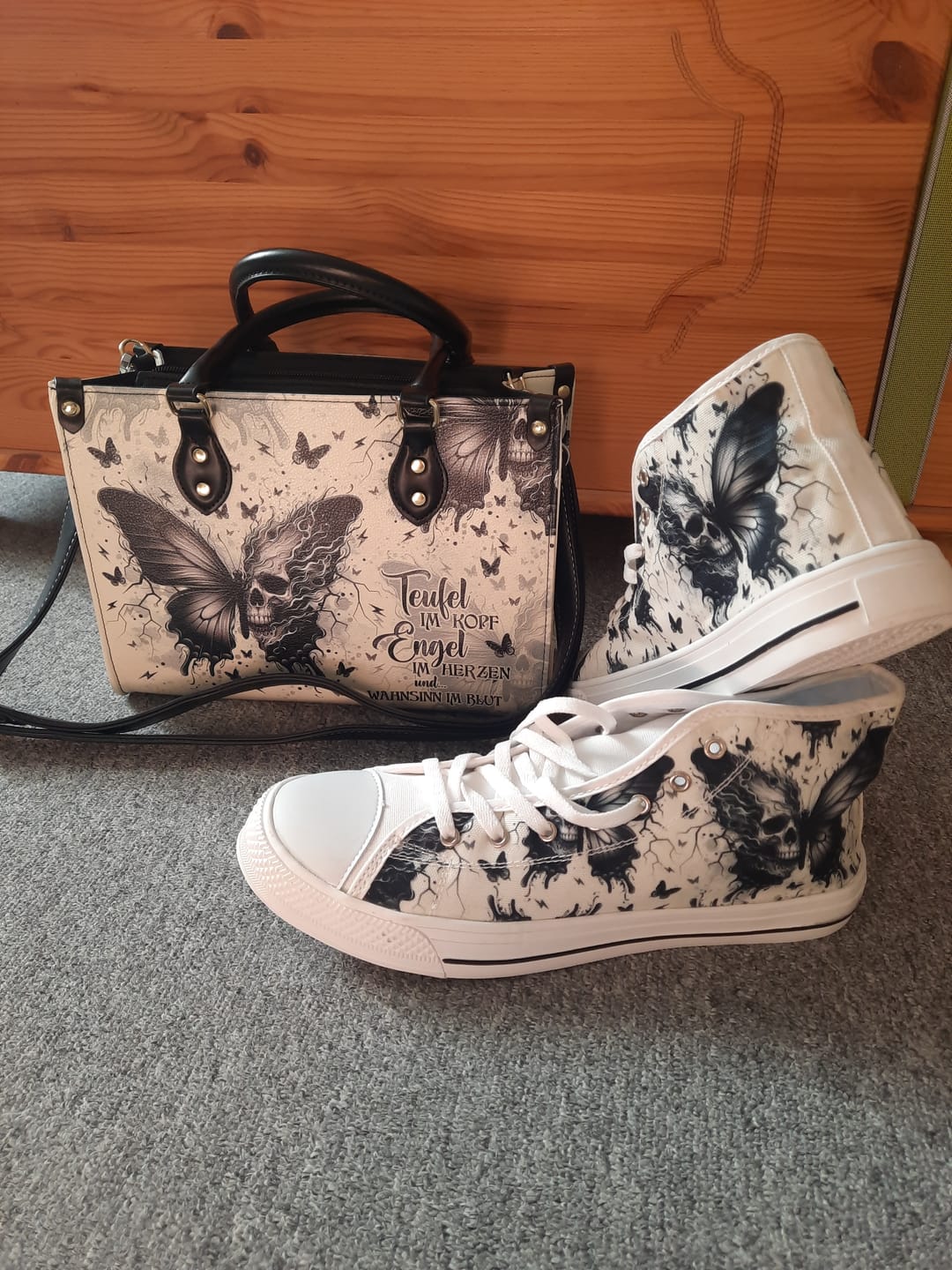Customer photo review of WAHNSINN IM BLUT LEDERHANDTASCHE - TLNO2008245